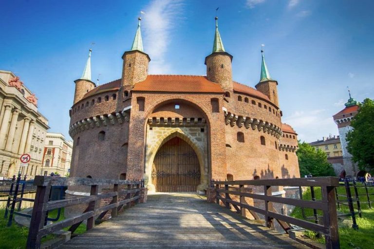 Old Town & Jewish Quarter - Explore 📍 Krakow